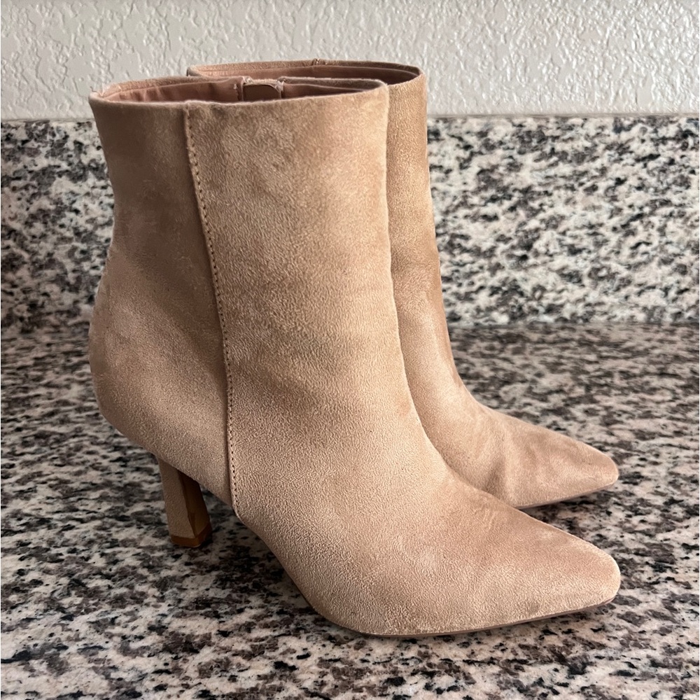 Express Tan Suede Ankle Boots Women’s Size 6.5
